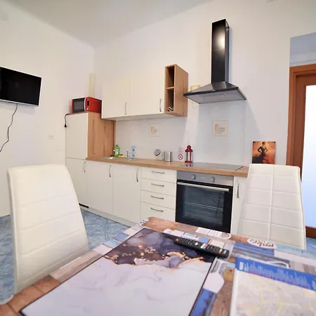 Aria Di Sale - *